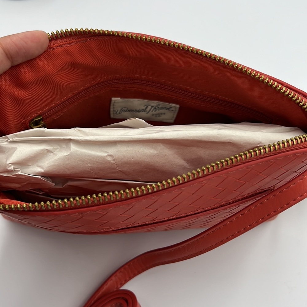 UNIVERSAL Thread Cross Body Purse - Picture 4 of 8